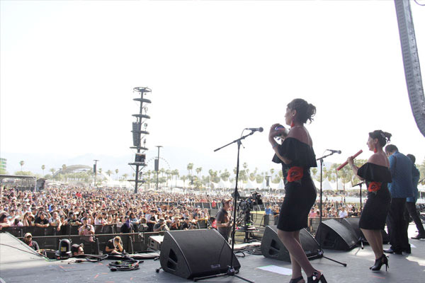 Coachella Bail Cumbia En La Exitosa Presentacin De Los Ngeles Azules